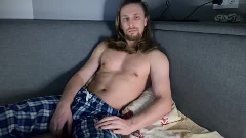 Snapshot of sky_guy25 chatting on November 20, 9:25 pm sky_guy25 online show from November 20, 9:25 pm