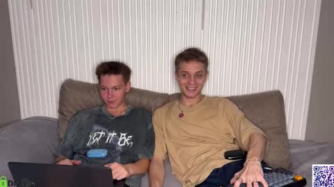 Snapshot of sky_hunter chatting on October 13, 3:45 pm sky_hunter online show from October 13, 3:45 pm