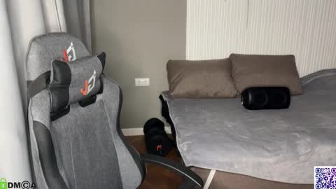 Snapshot of sky_hunter chatting on October 25, 3:40 pm sky_hunter online show from October 25, 3:40 pm