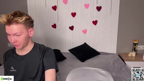 Snapshot of sky_hunter chatting on February 15, 7:10 pm sky_hunter online show from February 15, 7:10 pm