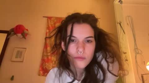 Snapshot of sky_lounge chatting on April 8, 12:21 am sky lounge online show from April 8, 12:21 am