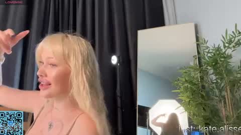 Skye online show from July 31, 3:00 pm