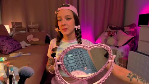 Snapshot of skyewavy chatting on January 4, 7:13 pm online show from January 4, 7:13 pm