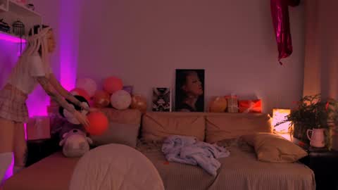 Snapshot of skyewavy chatting on February 26, 1:11 am online show from February 26, 1:11 am
