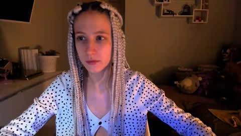Snapshot of skyewavy chatting on October 7, 9:56 pm online show from October 7, 9:56 pm