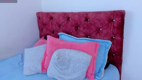 Snapshot of skyhotgirl chatting on May 4, 6:37 pm Sky online show from May 4, 6:37 pm