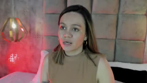 Snapshot of skyjunne chatting on January 18, 5:39 pm Sky June online show from January 18, 5:39 pm