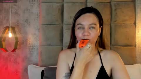 Snapshot of skyjunne chatting on February 9, 6:12 pm Sky June online show from February 9, 6:12 pm