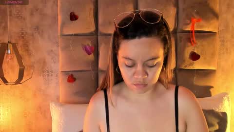 Snapshot of skyjunne chatting on February 15, 5:42 pm Sky June online show from February 15, 5:42 pm