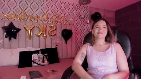 Snapshot of skyjunne chatting on February 28, 6:42 pm Sky June online show from February 28, 6:42 pm