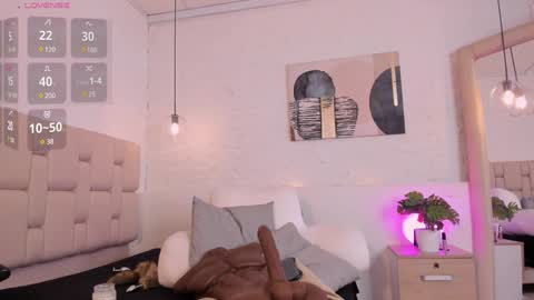 Snapshot of skyler_ferrer chatting on December 14, 3:15 pm online show from December 14, 3:15 pm