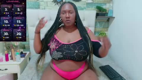 Snapshot of skyler_naomi chatting on April 11, 2:43 pm skyler_naomi online show from April 11, 2:43 pm
