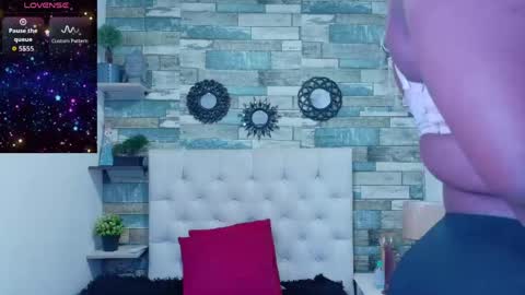 Snapshot of skyler_naomi chatting on May 2, 1:27 pm skyler_naomi online show from May 2, 1:27 pm