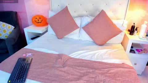 skylerbloom online show from November 5, 3:06 am