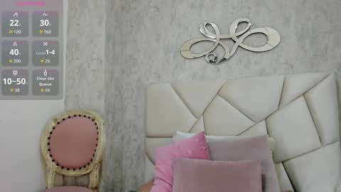 Snapshot of skylerwhite02 chatting on September 25, 8:12 pm Skyler online show from September 25, 8:12 pm