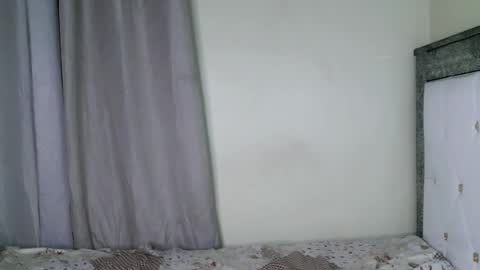 Snapshot of skyqueen0 chatting on October 23, 7:01 pm skyqueen0 online show from October 23, 7:01 pm