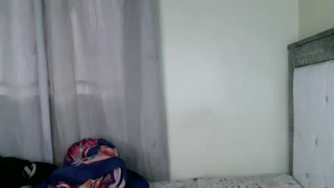 Snapshot of skyqueen0 chatting on October 25, 6:54 am skyqueen0 online show from October 25, 6:54 am