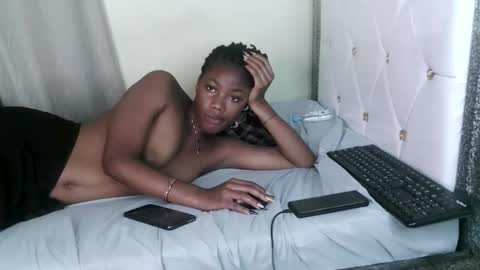 Snapshot of skyqueen0 chatting on October 26, 5:08 pm skyqueen0 online show from October 26, 5:08 pm