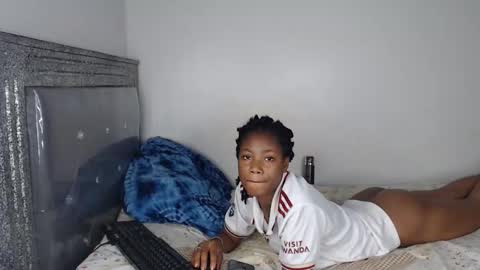 Snapshot of skyqueen0 chatting on October 28, 5:48 pm skyqueen0 online show from October 28, 5:48 pm