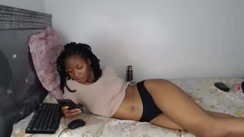 Snapshot of skyqueen0 chatting on October 31, 5:47 pm skyqueen0 online show from October 31, 5:47 pm