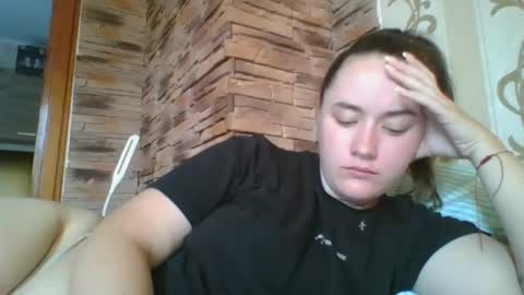 skyressie333 online show from October 11, 6:45 am