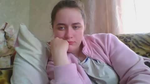 Snapshot of skyressie333 chatting on April 12, 7:35 am skyressie333 online show from April 12, 7:35 am