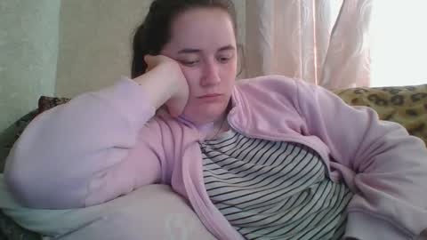 Snapshot of skyressie333 chatting on April 16, 6:25 am skyressie333 online show from April 16, 6:25 am