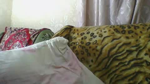 Snapshot of skyressie333 chatting on April 16, 6:52 pm skyressie333 online show from April 16, 6:52 pm