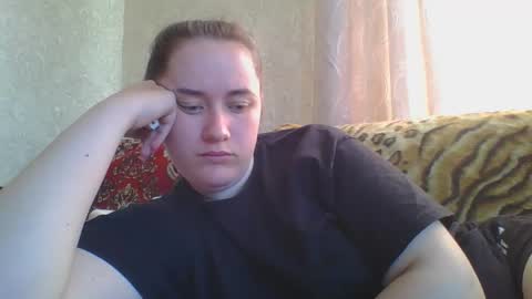 Snapshot of skyressie333 chatting on April 19, 6:35 am skyressie333 online show from April 19, 6:35 am