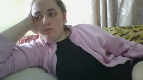 Snapshot of skyressie333 chatting on April 20, 6:53 pm skyressie333 online show from April 20, 6:53 pm