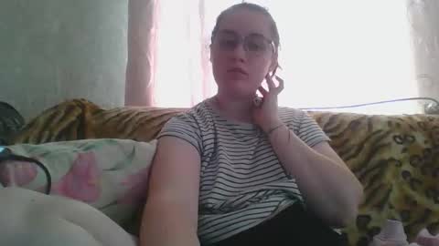 Snapshot of skyressie333 chatting on May 1, 6:40 am skyressie333 online show from May 1, 6:40 am