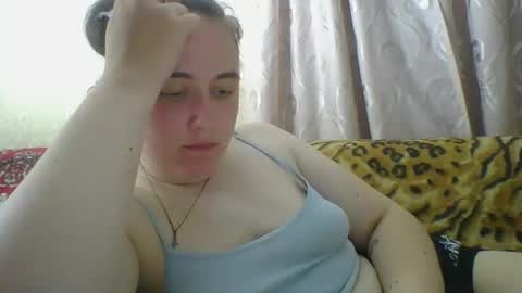 Snapshot of skyressie333 chatting on May 3, 7:20 pm skyressie333 online show from May 3, 7:20 pm
