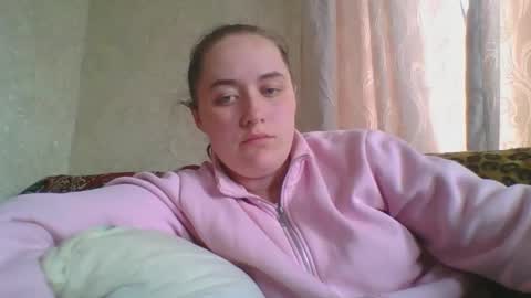 Snapshot of skyressie333 chatting on May 10, 1:05 pm skyressie333 online show from May 10, 1:05 pm