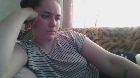 Snapshot of skyressie333 chatting on May 14, 7:04 am skyressie333 online show from May 14, 7:04 am