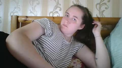 Snapshot of skyressie333 chatting on May 14, 7:09 pm skyressie333 online show from May 14, 7:09 pm
