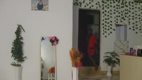 Snapshot of skyy_brown chatting on January 16, 12:36 am Bella online show from January 16, 12:36 am