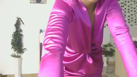 Snapshot of skyy_brown chatting on January 17, 12:37 am Bella online show from January 17, 12:37 am