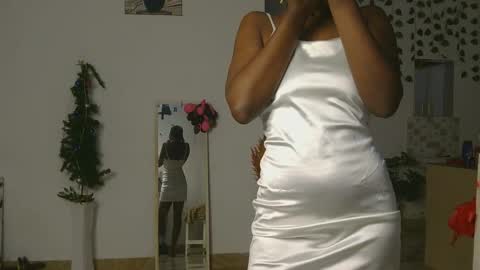 Snapshot of skyy_brown chatting on January 17, 11:08 pm Bella online show from January 17, 11:08 pm