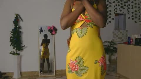 Snapshot of skyy_brown chatting on February 10, 11:09 pm Bella online show from February 10, 11:09 pm