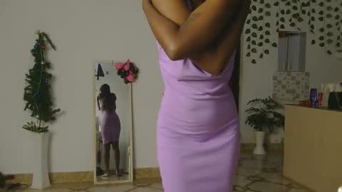 Snapshot of skyy_brown chatting on February 12, 12:38 am Bella online show from February 12, 12:38 am