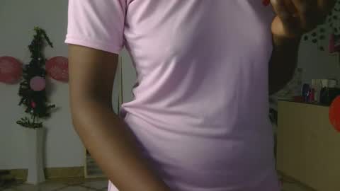 Snapshot of skyy_brown chatting on February 21, 12:00 am Bella online show from February 21, 12:00 am