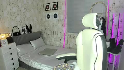 Snapshot of slaughtyalexxx chatting on February 22, 5:55 am Alexandria my love online show from February 22, 5:55 am