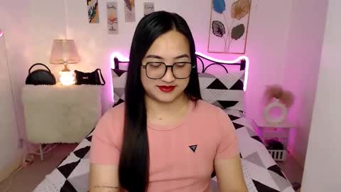 Queen Cyrine online show from February 2, 10:30 pm