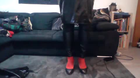 Snapshot of slaveforgodess chatting on July 23, 1:58 am slaveforgodess online show from July 23, 1:58 am