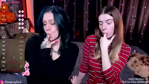 Snapshot of sleepingduo chatting on October 23, 10:14 am Hi We are Iva and Angela Nice to meet u 3 online show from October 23, 10:14 am