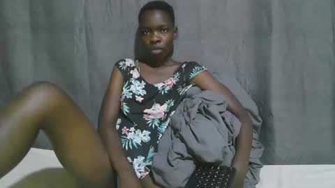 Snapshot of slender_queen chatting on January 18, 7:39 pm slender_queen online show from January 18, 7:39 pm