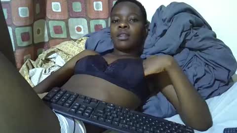 Snapshot of slender_queen chatting on February 12, 6:52 am slender_queen online show from February 12, 6:52 am