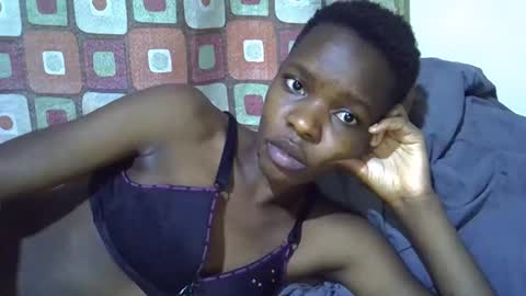 Snapshot of slender_queen chatting on February 21, 5:25 pm slender_queen online show from February 21, 5:25 pm