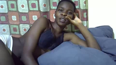 Snapshot of slender_queen chatting on February 22, 8:07 pm slender_queen online show from February 22, 8:07 pm