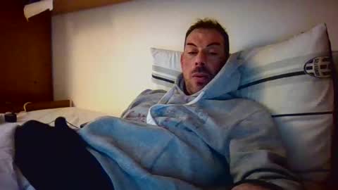 Snapshot of slevin1983 chatting on January 5, 3:13 pm slevin online show from January 5, 3:13 pm